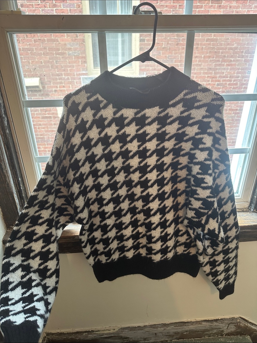H&M Black and White Houndstooth Crewneck Sweater